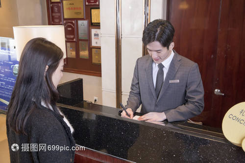 提升入住體驗 酒店服務(wù)員如何高效辦理客人入住登記